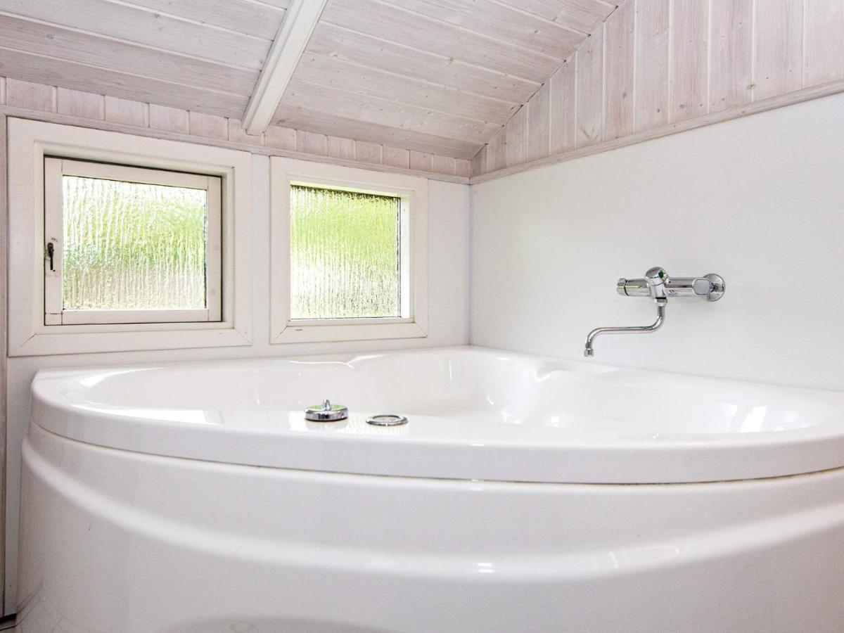 5 Person Holiday Home In B Rkop Egeskov  Bagian luar foto