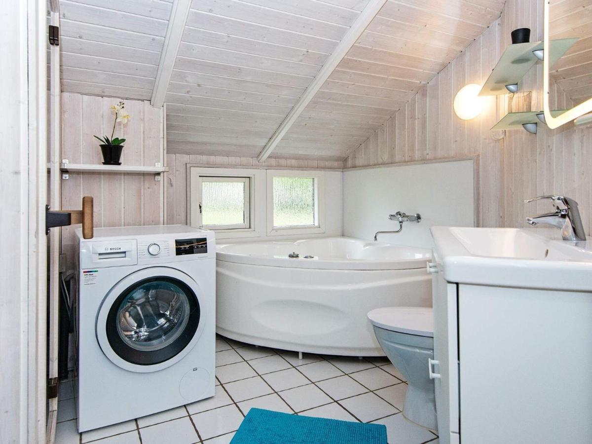 5 Person Holiday Home In B Rkop Egeskov  Bagian luar foto
